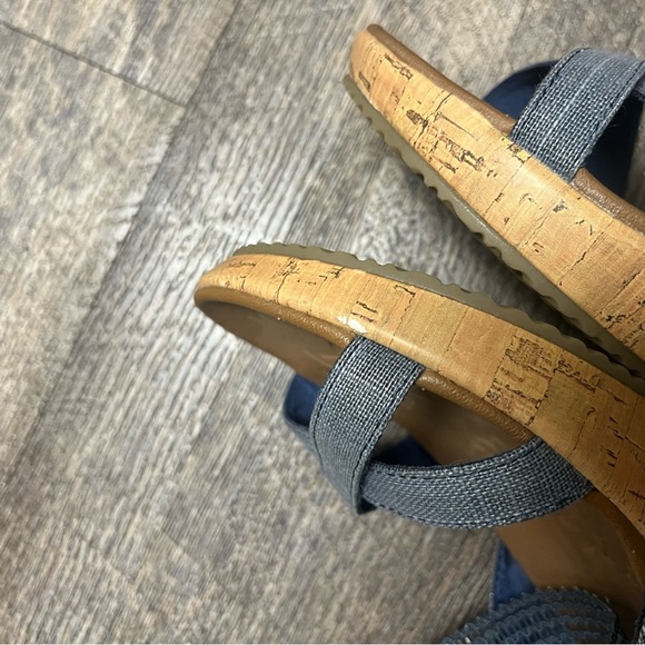 Skechers Luxe Foam Women's Blue Wedge Sandals - Picture 5 of 12